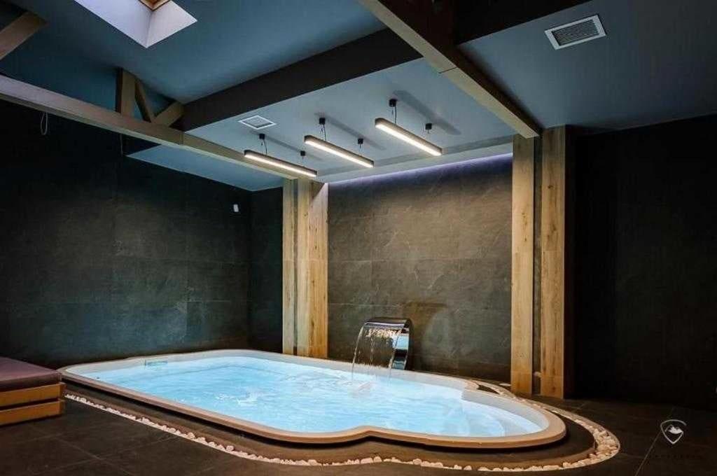 Verhovel Hotel Верховина Экстерьер фото
